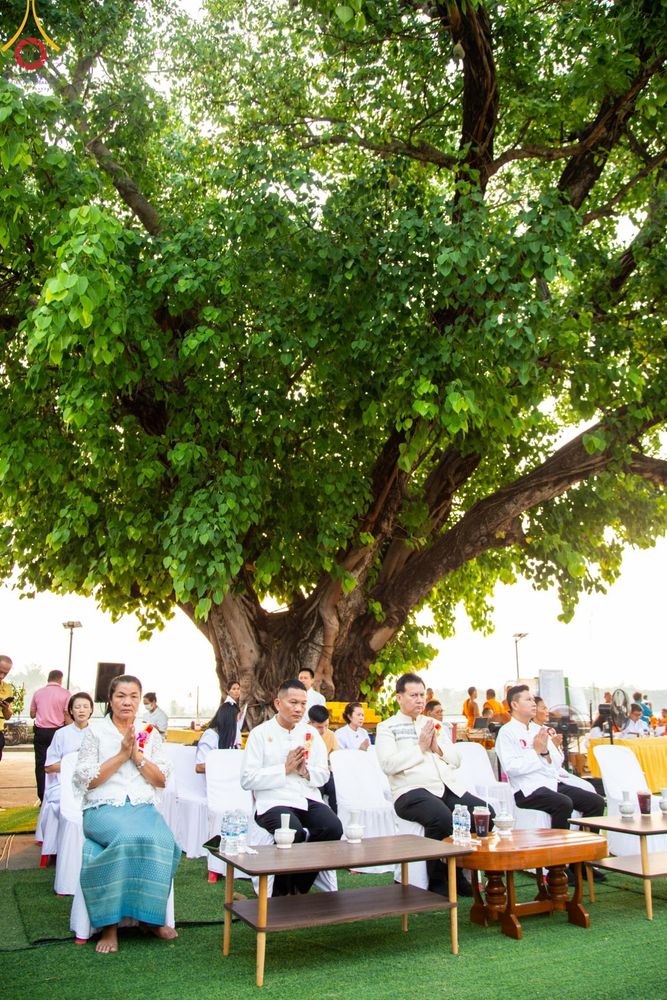 ภาพ No.135361:โครงการตักบาตรข้าวสารอาหารแห้งพระภิกษุสามเณร ๑,๐๐๐ รูป วันอังคารที่ ๙ เมษายน พ.ศ.๒๕๖๗ ณ ถนนหน้าที่ว่าการอำเภอคลองขลุง (เส้นเลียบแม่น้ำปิง) ตำบลคลองขลุง อำเภอคลองขลุง จังหวัดกำแพงเพชร