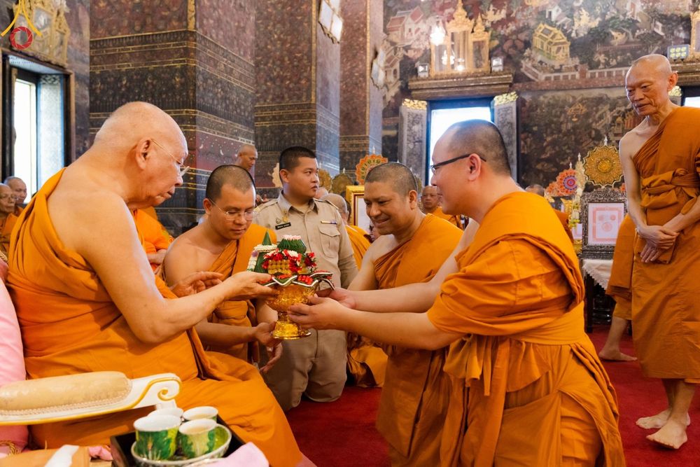 ภาพ No.123205:พิธีพระราชทานสัญญาบัตร พัดยศ และผ้าไตร แด่พระสงฆ์ในเขตปกครองคณะสงฆ์หนกลาง ณ วัดพระศรีมหาธาตุ เขตบางเขน กรุงเทพมหานคร และพิธีมุทิตาสักการะพระสังฆาธิการ ผู้ได้รับเลื่อนและตั้งสมณศักดิ์ ตามพระบรมราชโองการ ณ วัดพระธรรมกาย ในวันที่ 4 กุมภาพันธ์ พ.ศ. 2567