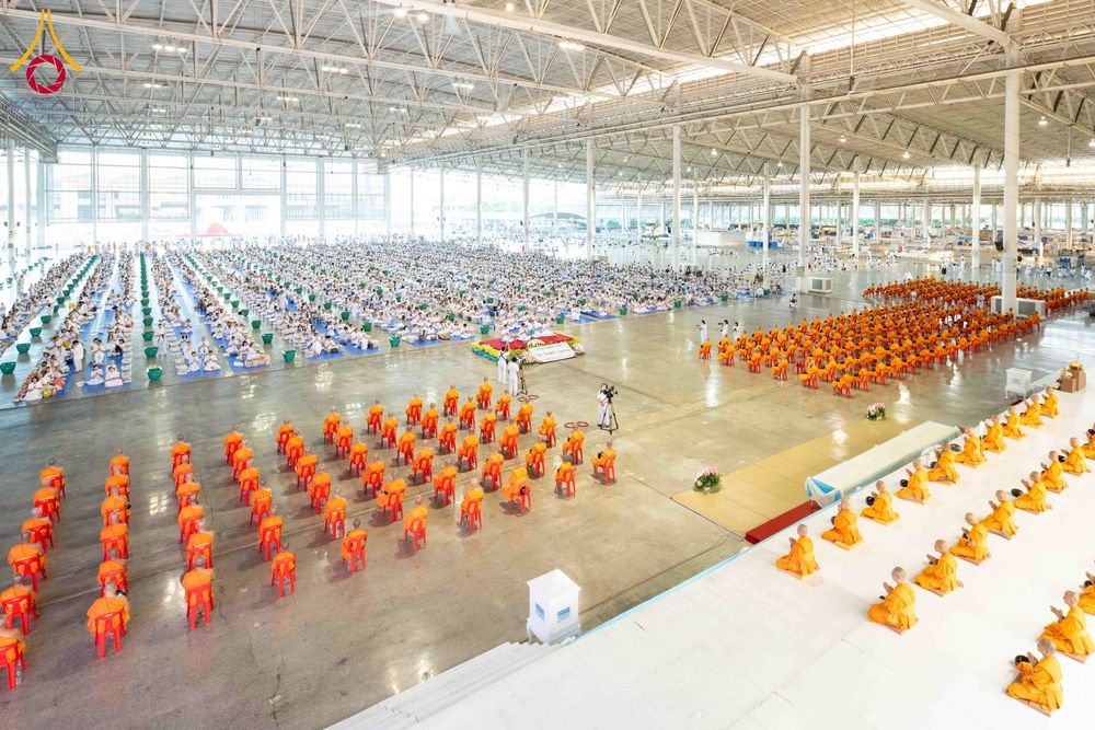 ภาพ No.276961:วันอาทิตย์ที่ 7 ธันวาคม พ.ศ. 2568 พิธีตักบาตรอาทิตย์ต้นเดือน ณ บ้านแก้วเรือนทองคุณยายฯ วัดพระธรรมกาย