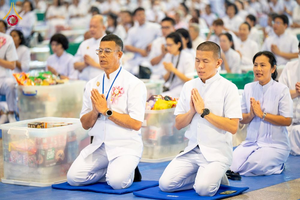 ภาพ No.256736:วันที่ 5 ตุลาคม พ.ศ. 2568 พิธีตักบาตร ข้าวสารอาหารแห้ง ณ บ้านแก้วเรือนทองคุณยายฯ สภาธรรมกายสากล วัดพระธรรมกาย