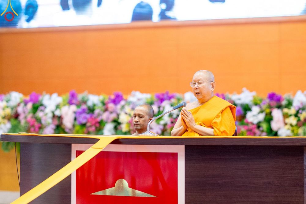 ภาพ No.146056:วันมหารำลึก ครั้งที่ 34 พิธีร่วมรำลึกถึงนักสร้างบารมีที่ล่วงลับไปแล้ว , พิธีสวดพระพุทธมนต์ ณ ห้องแก้วสารพัดนึก 1 วัดพระธรรมกาย วันเสาร์ที่ 27 กรกฎาคม พ.ศ. 2567