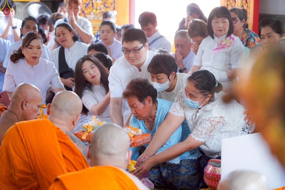 ภาพ No.265054:วันที่ 8 ตุลาคม พ.ศ. 2568 พิธีทอดกฐินสามัคคีทั่วไทย 30,000 วัด โดยคณะศิษยานุศิษย์ บูชาธรรม 81 ปี หลวงพ่อธัมมชโย ณ วัดอ้อมน้อย อ.กระทุ่มแบน จ.สมุทรสาคร