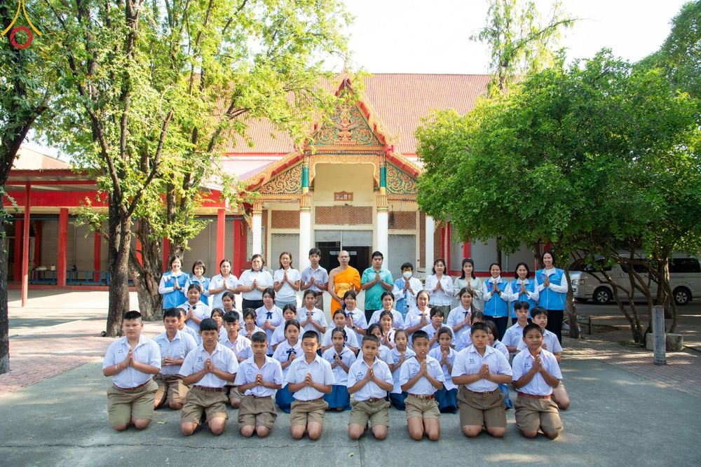 ภาพ No.189785:พิธีทอดผ้าป่าทำนุบำรุงศาสนสถาน ณ วัดอัมพวัน ต.สองพี่น้อง อ.สองพี่น้อง จ.สุพรรณบุรี ในโครงการธรรมยาตรา กตัญญูบูชา มหาปูชนียาจารย์ พระมงคลเทพมุนี(สด จนฺทสโร) พระผู้ปราบมาร อนุสรณ์สถาน 7 แห่ง ปีที่ 13 วันที่ 5 มกราคม พ.ศ. 2568