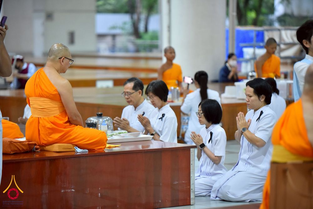 ภาพ No.267527:วันที่ 7 พฤศจิกายน พ.ศ. 2568 พสกนิกรอำเภอคลองหลวง รวมใจบำเพ็ญกุศลปัณรสมวาร (15 วัน) อุทิศถวายเป็นพระราชกุศลแด่ “สมเด็จพระพันปีหลวง” ณ วัดพระธรรมกาย