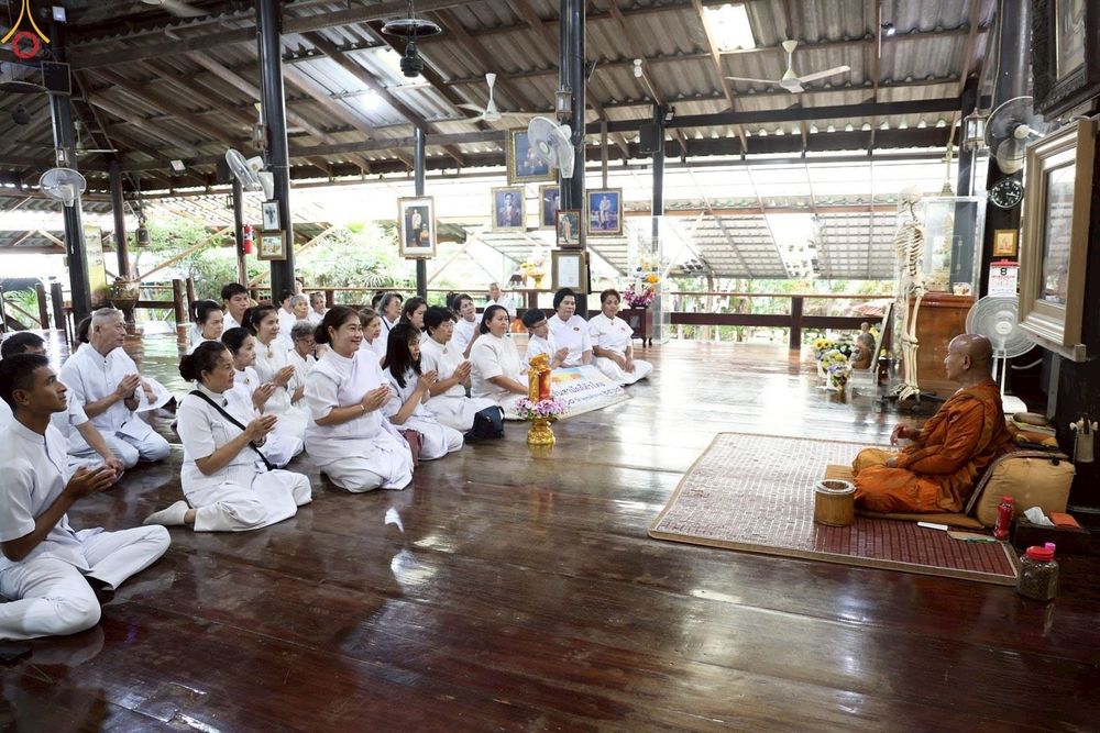 ภาพ No.269617:วันที่ 8 ตุลาคม พ.ศ. 2568 พิธีถวายปัจจัยสมทบกฐิน ในโครงการทอดกฐินสามัคคีทั่วไทย 30,000 วัด โดยคณะศิษยานุศิษย์ บูชาธรรม 81 ปี หลวงพ่อธัมมชโย ณ  วัดป่าศรีถาวร บางแก้วฟ้า , วัดป่าศรีถาวร คลองโยง , วัดป่าสติปัฏฐาน , วัดพุทธธรรมรังษี ในจังหวัดนครปฐม