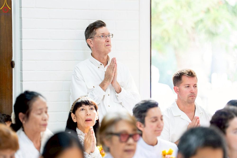 ภาพ No.252329:วันที่ 4-5 ตุลาคม พ.ศ. 2568  วัดพระธรรมกายแคลิฟอร์เนีย ประเทศสหรัฐอเมริกา ได้จัดพิธีตัดปอยผม โดยคณะสงฆ์ ญาติ ๆ และสาธุชน ให้กับนาคธรรมทายาท 8 ท่าน และได้จัดพิธีบรรพชา-อุปสมบท ฉลองพิธีทอดกฐินบรมจักรพรรดิ สร้างอุโบสถ 82 ปี บูชาธรรมหลวงพ่อธัมมชโย