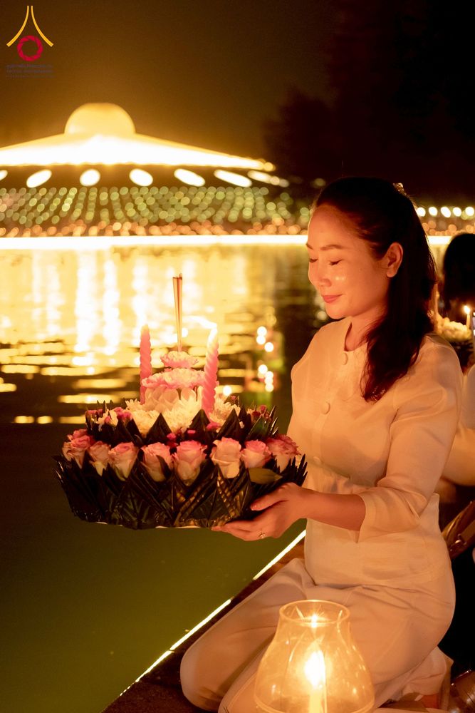 ภาพ No.266390:วันพุธที่ 5 พฤศจิกายน พ.ศ. 2568 (วันพระ ขึ้น 15 ค่ำ เดือน 12) พิธีลอยกระทงธรรม  ณ สระมหาเศรษฐีทะเลบุญ มหาวิหารพระมงคลเทพมุนี วัดพระธรรมกาย จ.ปทุมธานี