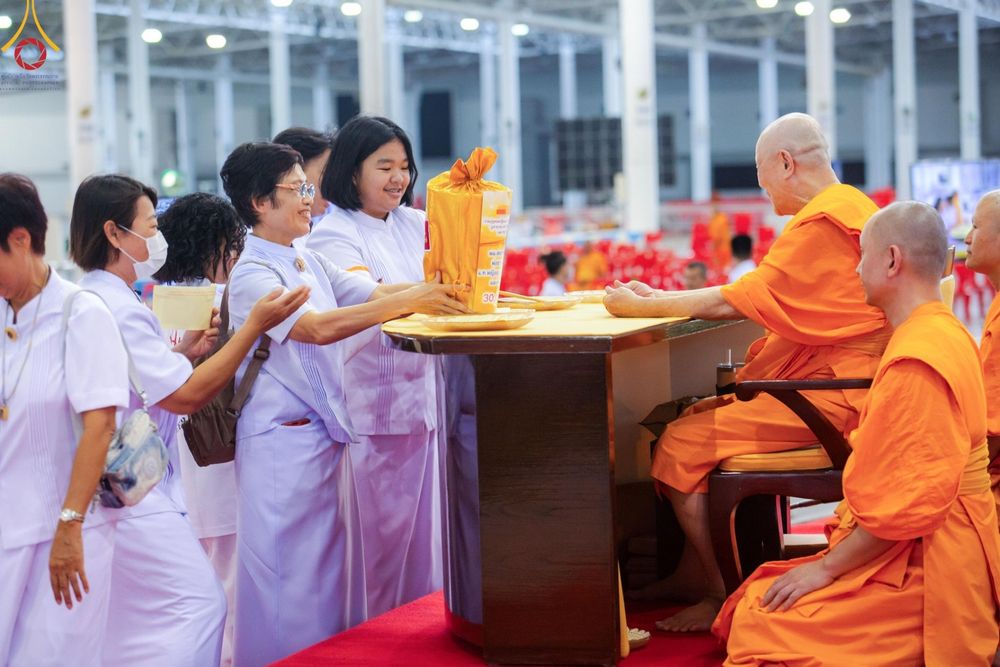 ภาพ No.151538:พิธีจุดเทียนใจ ไฟนิรันดร์ อนันตชัย ณ สภาธรรมกายสากล วัดพระธรรมกาย วันอาทิตย์ต้นเดือนที่ 1 กันยายน พ.ศ. 2567