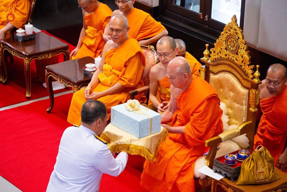 ภาพ No.332332:วันเสาร์ที่ 6 มิถุนายน พ.ศ.2569 พิธีต้อนรับสัญญาบัตร พัดยศ พระราชภาวนาวชิรวิเทศ วิ. ณ อุโบสถพระไตรปิฏก วัดพระธรรมกาย