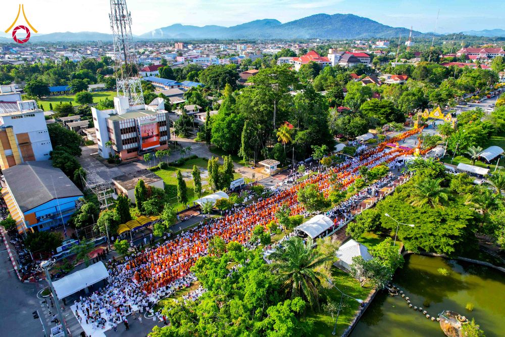 ภาพ No.349171:วันอาทิตย์ที่ 13 กันยายน พ.ศ. 2569 ตักบาตรพระ 1,000 รูป ยะลา ถวายเป็นพุทธบูชาเเละพระราชกุศล  ทำบุญเมืองยะลา 235 ปี  ณ ถนนสุขยางค์ (เฉลิมพระเกียรติ)  อำเภอเมือง จังหวัดยะลา