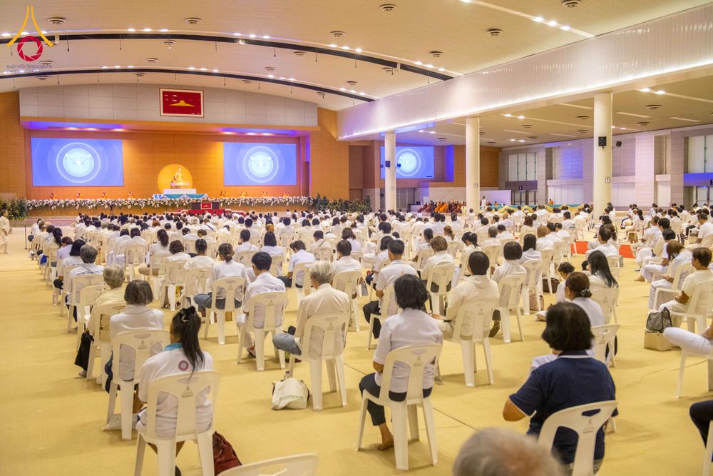 ภาพ No.325650:วันที่ 26 เมษายน พ.ศ.2569 กิจกรรมงานบุญวันอาทิตย์ สาธุชนปฏิบัติธรรมร่วมกัน ณ ห้องแก้วสารพัด 1 วัดพระธรรมกาย ปทุมธานี