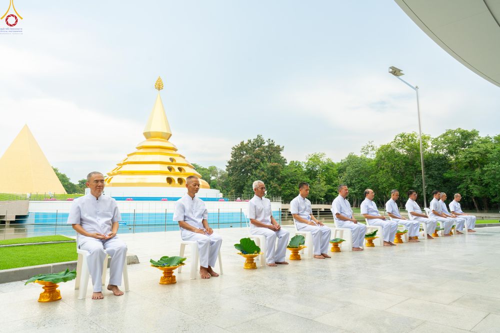 ภาพ No.330130:วันที่ 30 พฤษภาคม พ.ศ.2569 พิธีตัดปอยผมและปลงผม อุบาสกอุปสมบทอุทิศชีวิต 11 ท่าน ณ โบสถ์พระไตรปิฎก วัดพระธรรมกาย จังหวัดปทุมธานี