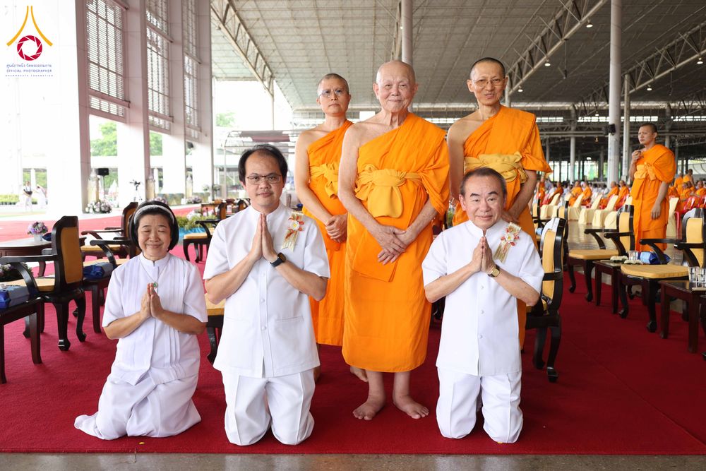 ภาพ No.316451:วันอาทิตย์ที่ 29 มีนาคม พ.ศ. 2569 พิธีทอดผ้าบังสุกุลและพิธีชำระร่าง โยมพ่อณรงค์ จินตมากุล  สิริอายุ 99 ปี 11 เดือน โยมบิดา พระครูปลัดรัตนวีรวัฒน์ (รังสฤษดิ์ อิทฺธิจินตโก) ที่ปรึกษาเจ้าคณะจังหวัดปทุมธานี เจ้าอาวาสวัดพระธรรมกาย  ณ ฌาปนสถานชั่วคราว ทางเข้า 