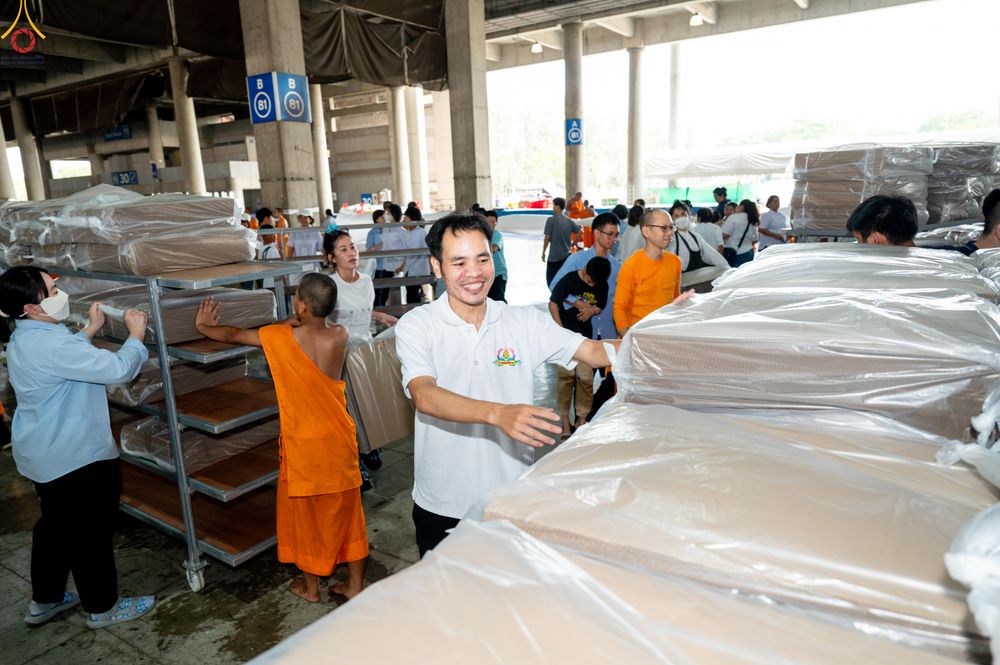 ภาพ No.322243:วันที่ 14 เมษายน พ.ศ.2569 การเตรียมแผ่นรองนั่ง เพื่องานถวายมหาสังฆทาน 40,000 กว่าวัดทั่วประเทศ วันคุ้มครองโลก 22 เมษายน พ.ศ.2569 วัดพระธรรมกาย