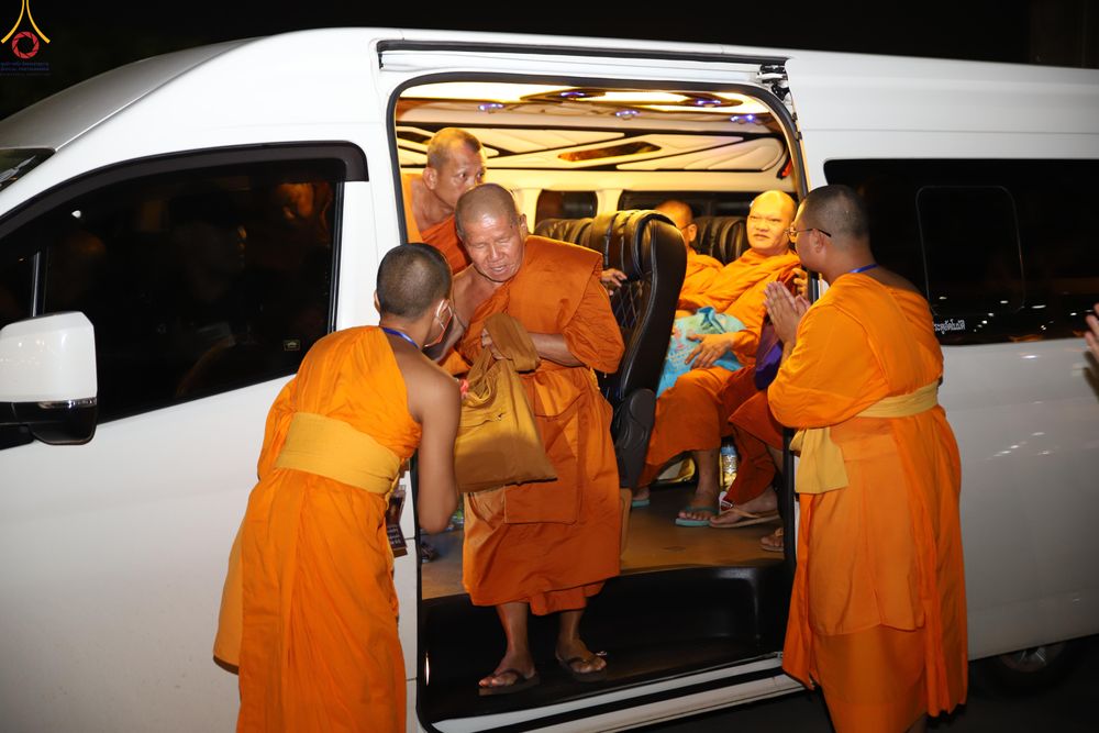 ภาพ No.323403:วันที่ 22 เมษายน พ.ศ.2569(วันคุ้มครองโลก) งานถวายมหาสังฆทาน 40,000 กว่าวัดทั่วประเทศ การเดินทางเข้าวัด , การต้อนรับปฏิสันถารพระสังฆาธิการ  ,  การจัดเตรียมภัตตาหาร , การลงทะเบียน