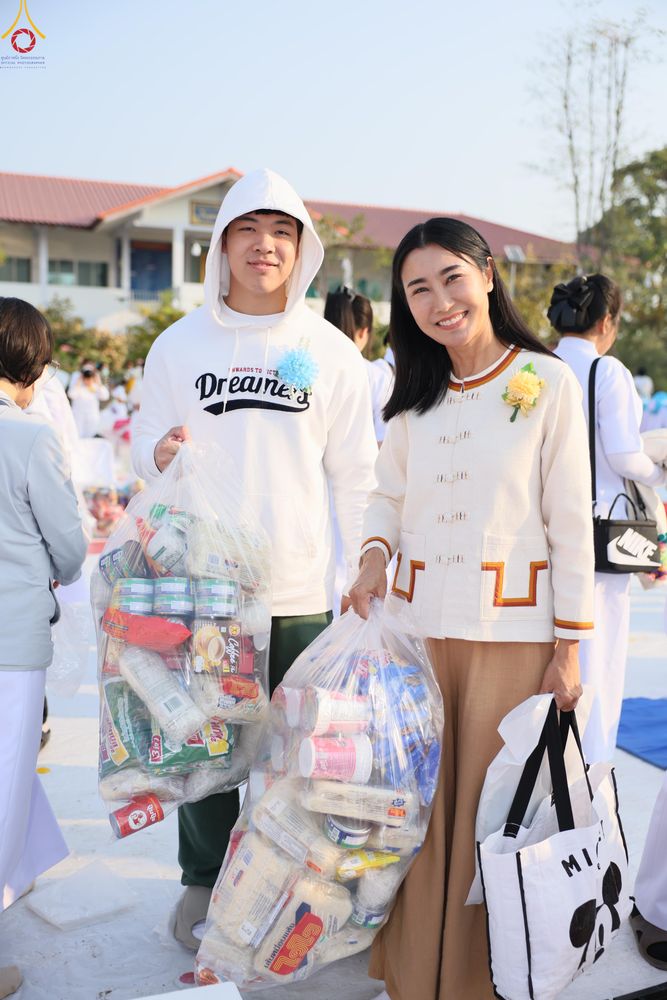 ภาพ No.294543:วันที่ 14 มกราคม พ.ศ. 2569 พิธีตักบาตรพระธรรมยาตรา ณ วัดสองพี่น้อง ต.ต้นตาล อ.สองพี่น้อง จ.สุพรรณบุรี ในโครงการธรรมยาตรา กตัญญูบูชา มหาปูชนียาจารย์ พระมงคลเทพมุนี(สด จนฺทสโร) พระผู้ปราบมาร อนุสรณ์สถาน 7 แห่ง ปีที่ 14