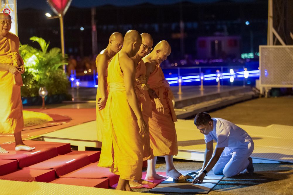 ภาพ No.308149:วันที่ 31 มกราคม พ.ศ. 2569 พิธีจุดประทีปธรรมถวายเป็นพุทธบูชา  และบูชาธรรมมหาปูชนียาจารย์ (ภาพชุดที่ 3) ณ วัดพระธรรมกาย ปทุมธานี ในโครงการธรรมยาตรา กตัญญูบูชา มหาปูชนียาจารย์ พระมงคลเทพมุนี(สด จนฺทสโร) พระผู้ปราบมาร อนุสรณ์สถาน 7 แห่ง ปีที่ 14