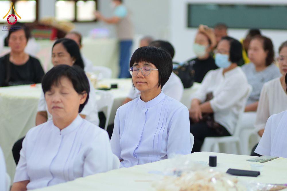 ภาพ No.327448:วันศุกร์ที่ 1 พฤษภาคม พ.ศ. 2569 รวมใจพสกนิกรชาวอำเภอคลองหลวง ประดิษฐ์ดอกไม้จันทน์ เพื่อใช้ในพิธีถวายดอกไม้จันทน์ในงานพระราชพิธีถวายพระเพลิงพระบรมศพ สมเด็จพระนางเจ้าสิริกิติ์ พระบรมราชินีนาถ พระบรมราชชนนีพันปีหลวง ณ วัดพระธรรมกาย