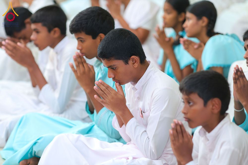 ภาพ No.317839:วันที่ 1 เมษายน พ.ศ. 2569 พิธีสวดธัมมจักกัปปวัตตนสูตรนานาชาติ ในวันพระใหญ่ ขึ้น 15 ค่ำ เดือน 5 (Poya Day)  ณ ศรีธรรมนันทะปิริเวนะ เเละ  วัดวิมลวิหาร นาวละ ประเทศศรีลังกา