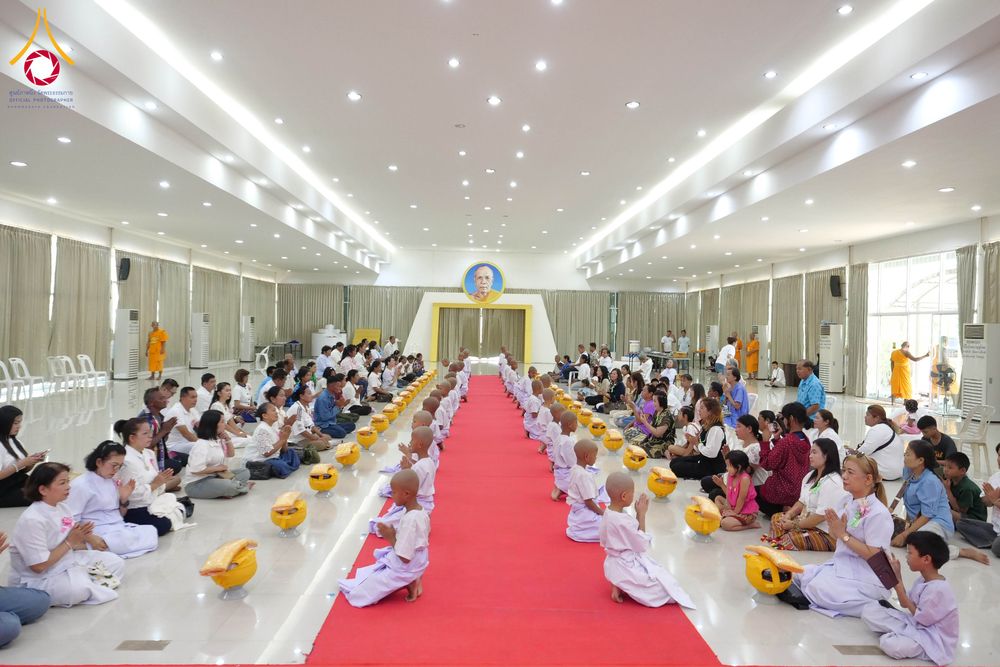 ภาพ No.319879:วันเสาร์ที่ 4 เมษายน พ.ศ.2569 พิธีตัดปอยผมและปลงผม พิธีขอขมาผู้ปกครองและมอบผ้าไตร พิธีบรรพชาและถวายบาตร ณ ศูนย์ปฏิบัติธรรมและศูนย์อบรมเยาวชนเพชรบุรี  ต.ท่าแลง อ.ท่ายาง จ.เพชรบุรี