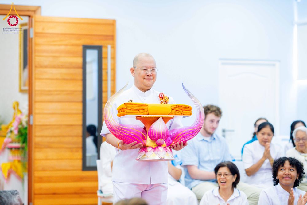 ภาพ No.313220:วันอาทิตย์ที่ 8 มีนาคม พ.ศ. 2569 พิธีสมโภชรูปเหมือนพระมงคลเทพมุนี (สด จนฺทสโร) และพิธีทอดผ้าป่าสามัคคีเพื่อสร้างวิหารพระมงคลเทพมุนี ณ วัดพุทธเคปทาวน์ ประเทศแอฟริกาใต้