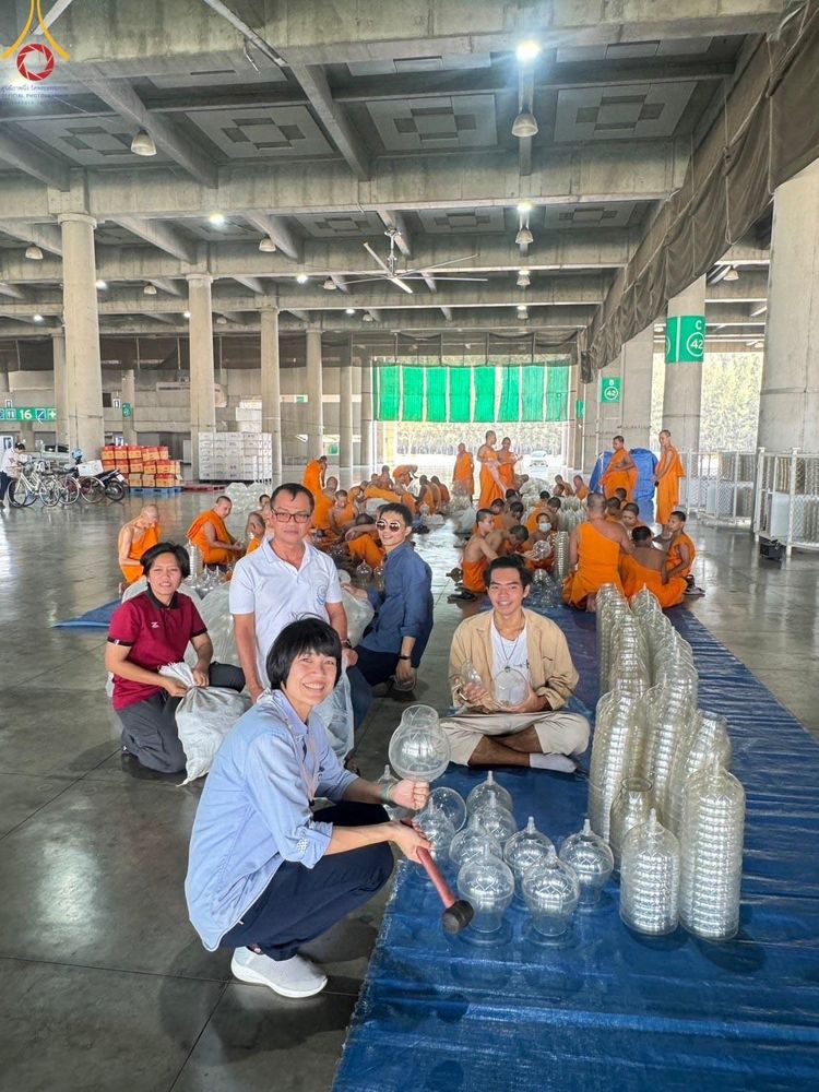 ภาพ No.61347:V.36 ทุ่มเทเพื่อพ่อ 80 ปี ภาพการเตรียมงานของหน่วยงานต่างๆ เพื่อพิธีฉลองอายุวัฒนมงคล 80 ปี หลวงพ่อธัมมชโย และรับถวายมหาสังฆทาน 10,000 กว่าวัดทั่วประเทศ ในวันคุ้มครองโลก จันทร์ที่ 22 เมษายน พ.ศ.2567