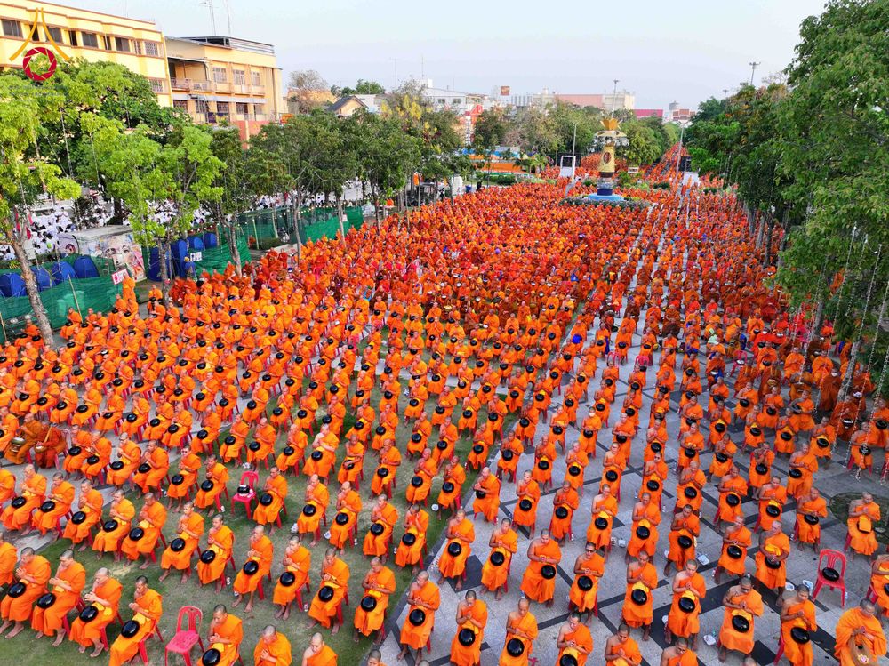 ภาพ No.312558:วันอาทิตย์ที่ 8 มีนาคม พ.ศ.2569 ทำบุญเมืองนครราชสีมา 558 ปี ตักบาตรพระ 10,000 รูป