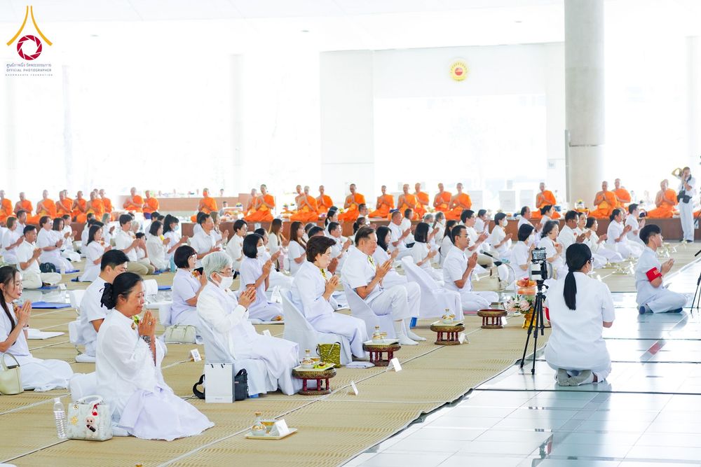 ภาพ No.198066:พิธีถวายภัตตาหารแด่พระภิกษุ สามเณร  บูชาธรรมคุณยายอาจารย์มหารัตนอุบาสิกาจันทร์ ขนนกยูง เนื่องในวาระวันคล้ายวันเกิดครบ 116 ปี วันอาทิตย์ที่ 19 มกราคม พ.ศ. 2568 ณ หอฉันคุณยายอาจารย์ฯ วัดพระธรรมกาย