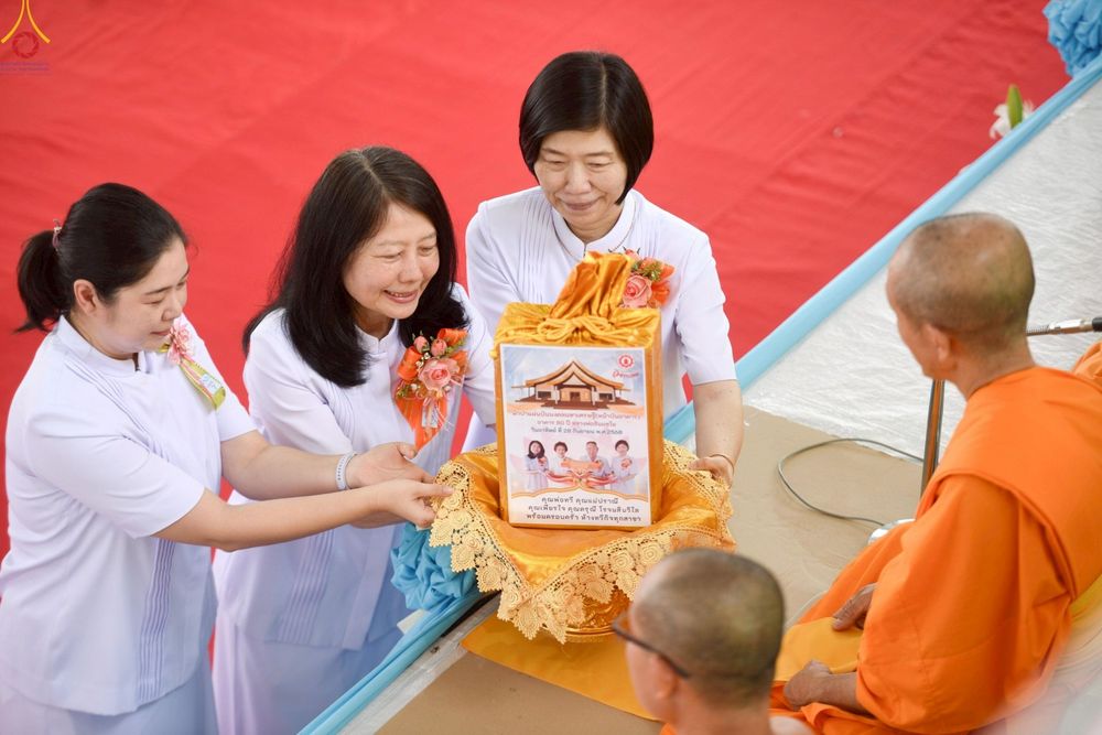 ภาพ No.249389:วันที่ 28 กันยายน พ.ศ. 2568 พิธีทอดผ้าป่าแผ่นบันมงคลมหาเศรษฐี อาคาร 80 ปี หลวงพ่อธัมมชโย ณ ศูนย์ปฏิบัติธรรมวิหารแดง ต.เจริญธรรม อ.วิหารแดง จ.สระบุรี