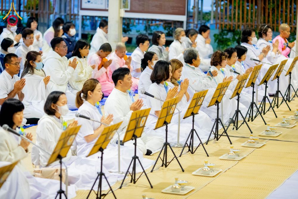 ภาพ No.194907:พิธีถวายภัตตาหารเป็นสังฆทาน แด่พระธรรมยาตรา ณ อนุสรณ์สถานมหาวิหารพระมงคลเทพมุนี (โลตัสแลนด์) อ.สองพี่น้อง จ.สุพรรณบุรี ในโครงการธรรมยาตรา กตัญญูบูชา มหาปูชนียาจารย์ พระมงคลเทพมุนี(สด จนฺทสโร) พระผู้ปราบมาร แห่ง ปีที่ 13 วันที่ 14 มกราคม พ.ศ.2568