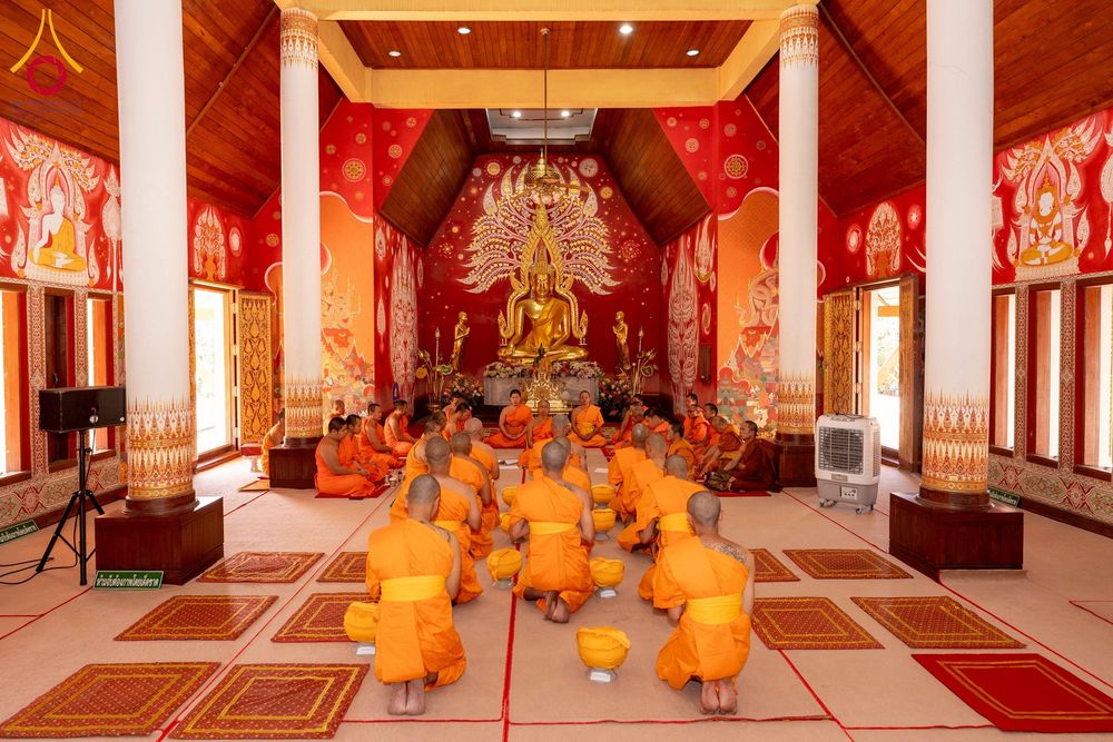 ภาพ No.275865:วันพุธที่ 3 ธันวาคม พ.ศ. 2568 พิธีบรรพชาอุปสมบท โครงการอุปสมบทบูชาธรรมมหาปูชนียาจารย์ ศูนย์อบรม : ศูนย์ส่งเสริมศีลธรรม จ.พะเยา ณ โบราณสถานพระธาตุจอมทอง และ โบสถ์กลางน้ำ วัดพระธาตุศรีโคมคำ อำเภอเมือง จังหวัดพะเยา