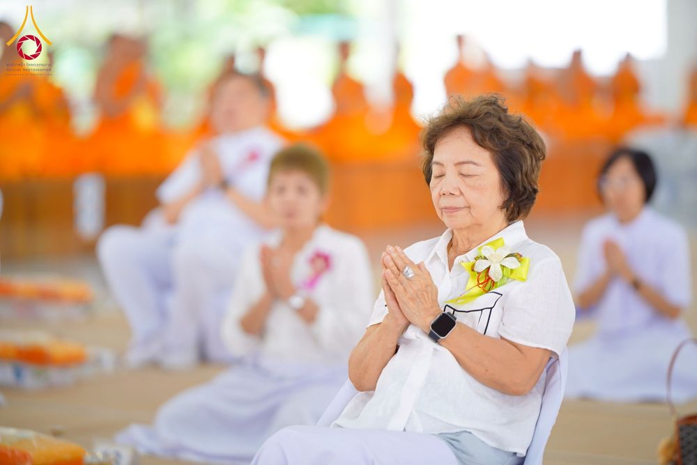 ภาพ No.268310:วันที่ 8 พฤศจิกายน พ.ศ. 2568 พิธีถวายภัตตาหารเมนูสวรรค์ เพื่อการบรรลุธรรม ณ หอฉันคุณยายอาจารย์ฯ วัดพระธรรมกาย