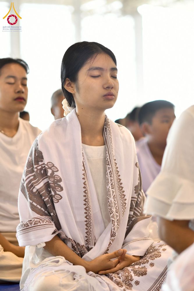 ภาพ No.256774:วันที่ 5 ตุลาคม พ.ศ. 2568 พิธีตักบาตร ข้าวสารอาหารแห้ง ณ บ้านแก้วเรือนทองคุณยายฯ สภาธรรมกายสากล วัดพระธรรมกาย