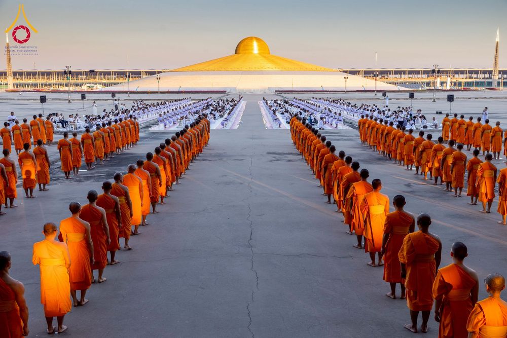 ภาพ No.274754:วันอาทิตย์ที่ 30 พฤศจิกายน พ.ศ. 2568 พิธีปลงผม โครงการอุปสมบทบูชาธรรมมหาปูชนียาจารย์ ปี 2568 ณ ลานธรรมพระมหาธรรมกายเจดีย์ ฝั่งทิศตะวันตก ระหว่างวิหารคดหมายเลข 8 และ 9 วัดพระธรรมกาย