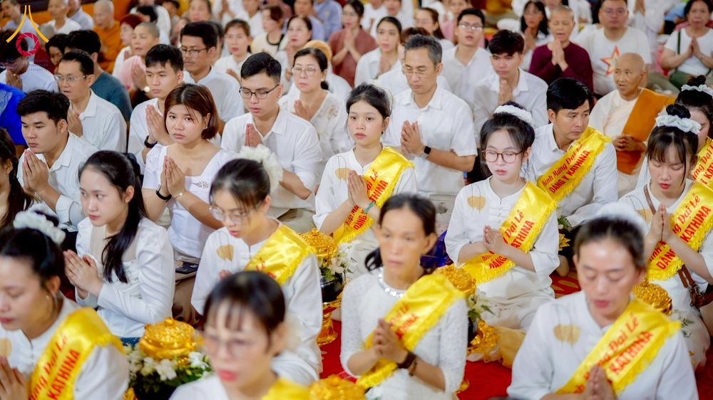 ภาพ No.274115:วันที่ 23 พฤศจิกายน พ.ศ. 2568 ประธานมูลนิธิธรรมกาย ถวายปัจจัยสมทบกฐินแด่ วัดเทียนเวียนเฟื้อกเซิน ศูนย์วิปัสสนาที่มีชื่อเสียง มากกว่า 50 ปีในเวียดนาม