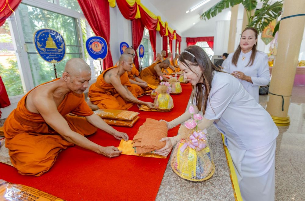 ภาพ No.250973:วันพุธที่ 8 ตุลาคม พ.ศ. 2568 พิธีทอดกฐินสามัคคีทั่วไทย 30,000 วัด โดยคณะศิษยานุศิษย์ บูชาธรรม 81 ปี หลวงพ่อธัมมชโย ณ วัดคลองตันราษฎร์บำรุง อ. บ้านแพ้ว จ. สมุทรสาคร
