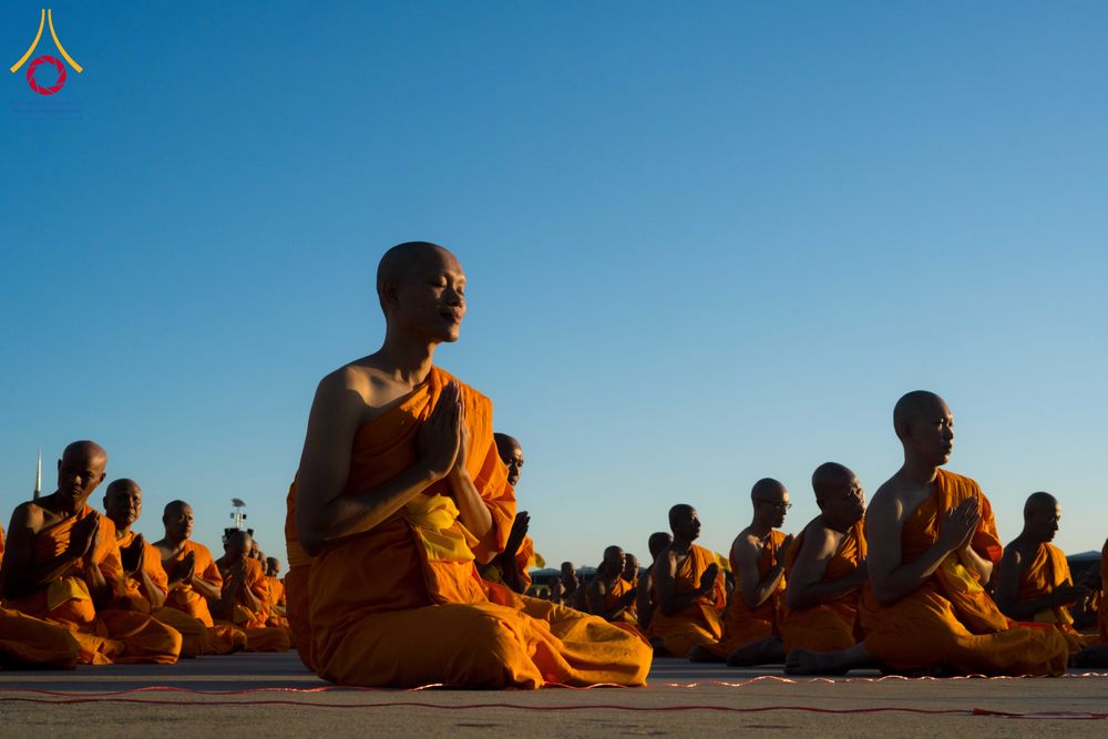 ภาพ No.285280:วันจันทร์ที่ 15 ธันวาคม พ.ศ.2568  บันทึกภาพหมู่ประวัติศาสตร์ โครงการบรรพชาอุปสมบทหมู่  รุ่นบูชาธรรมมหาปูชนียาจารย์ ประจำปี 2568 ณ ลานธรรมมหาธรรมกายเจดีย์ วัดพระธรรมกาย