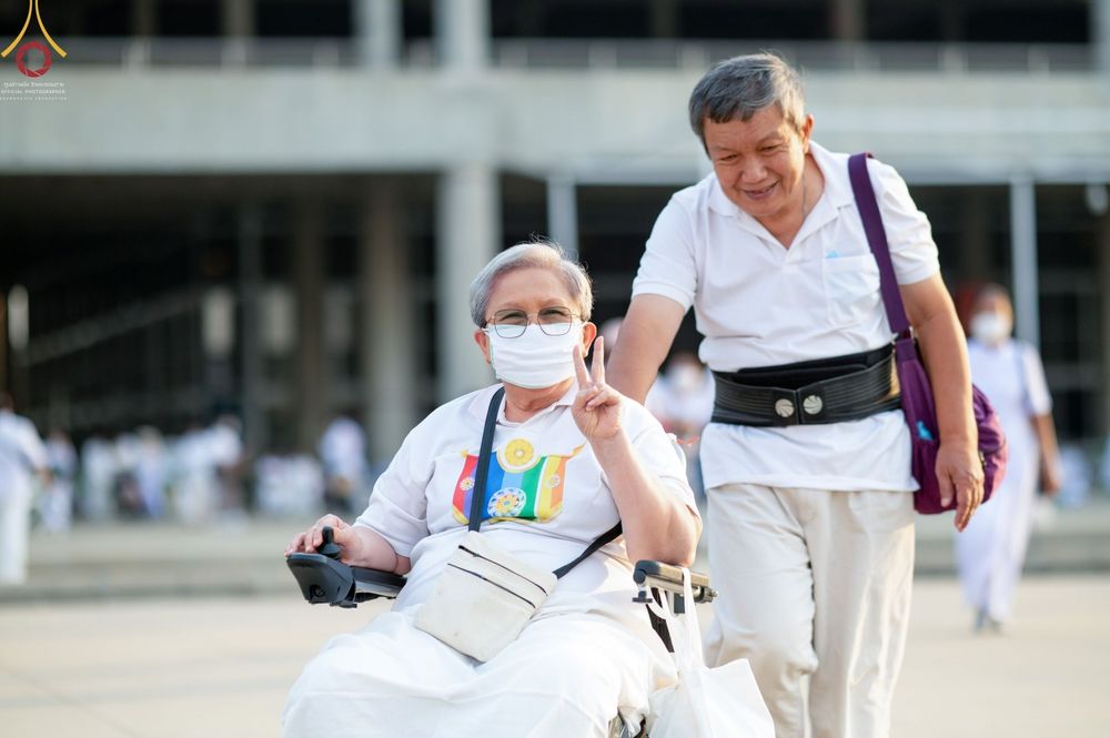 ภาพ No.75202:พิธีจุดประทีปถวายเป็นพุทธบูชา และบูชาธรรมมหาปูชนียาจารย์ ในโครงการธรรมยาตรากตัญญูบูชา มหาปูชนียาจารย์ พระมงคลเทพมุนี(สด จนฺทสโร) พระผู้ปราบมาร ปีที่ 11 ณ อนุสรณ์สถานลำดับที่ 7 สถานที่ขยายวิชชาธรรมกาย วัดพระธรรมกาย จ.ปทุมธานี วันที่ 31 มกราคม พ.ศ. 2566