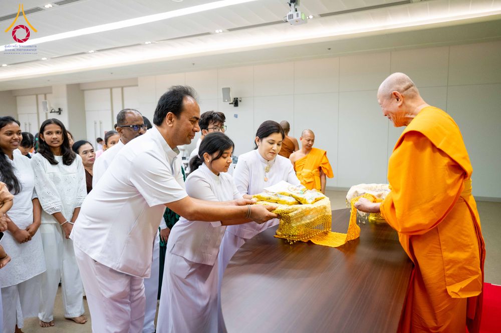 ภาพ No.313140:วันที่ 4 มีนาคม พ.ศ. 2559 หลวงพ่อทัตตชีโว รองเจ้าอาวาสวัดพระธรรมกาย ได้เมตตาถวายการต้อนรับปฏิสันถารพระอาคันตุกะจาก 19 ประเทศ ที่เดินทางมาร่วมงานวันมาฆบูชา ณ วัดพระธรรมกาย