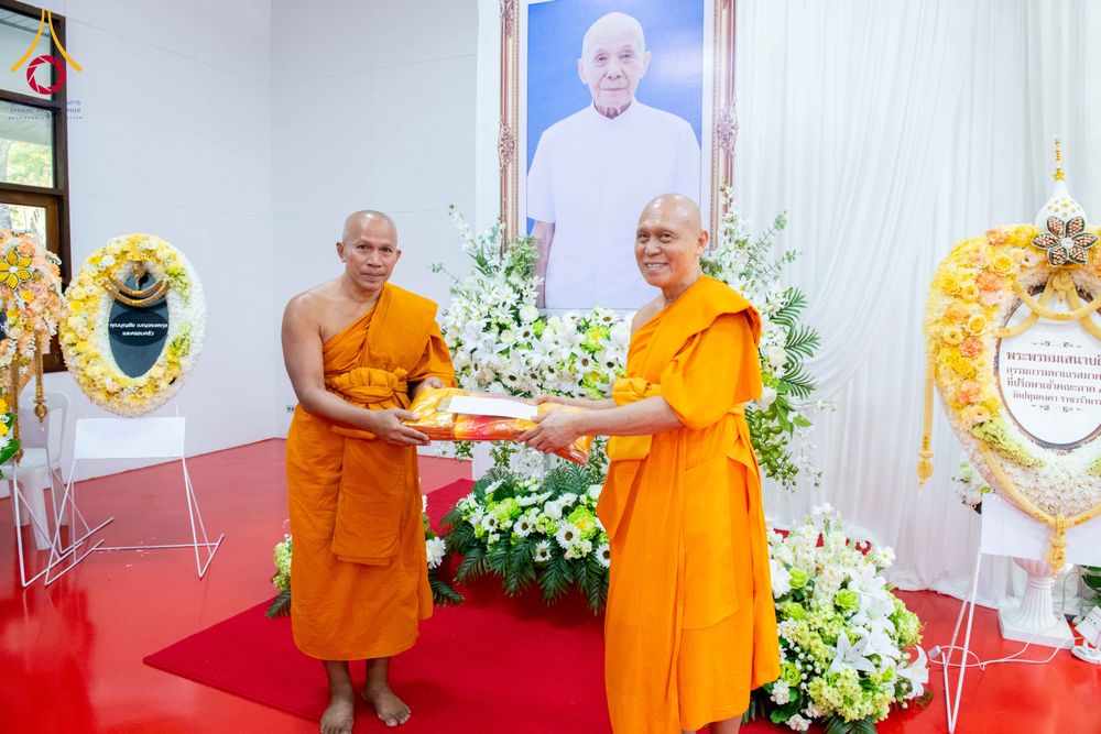 ภาพ No.314424:วันพฤหัสบดีที่ 19 มีนาคม พ.ศ. 2569 พิธีบำเพ็ญกุศล คุณพ่อณรงค์ จินตมากุล โยมบิดา พระครูปลัดรัตนวีรวัฒน์ (รังสฤษดิ์ อิทฺธิจินตโก) ที่ปรึกษาเจ้าคณะจังหวัดปทุมธานี เจ้าอาวาสวัดพระธรรมกาย  ณ ห้องปลูกศรัทธา 2 วัดพระธรรมกาย ปทุมธานี