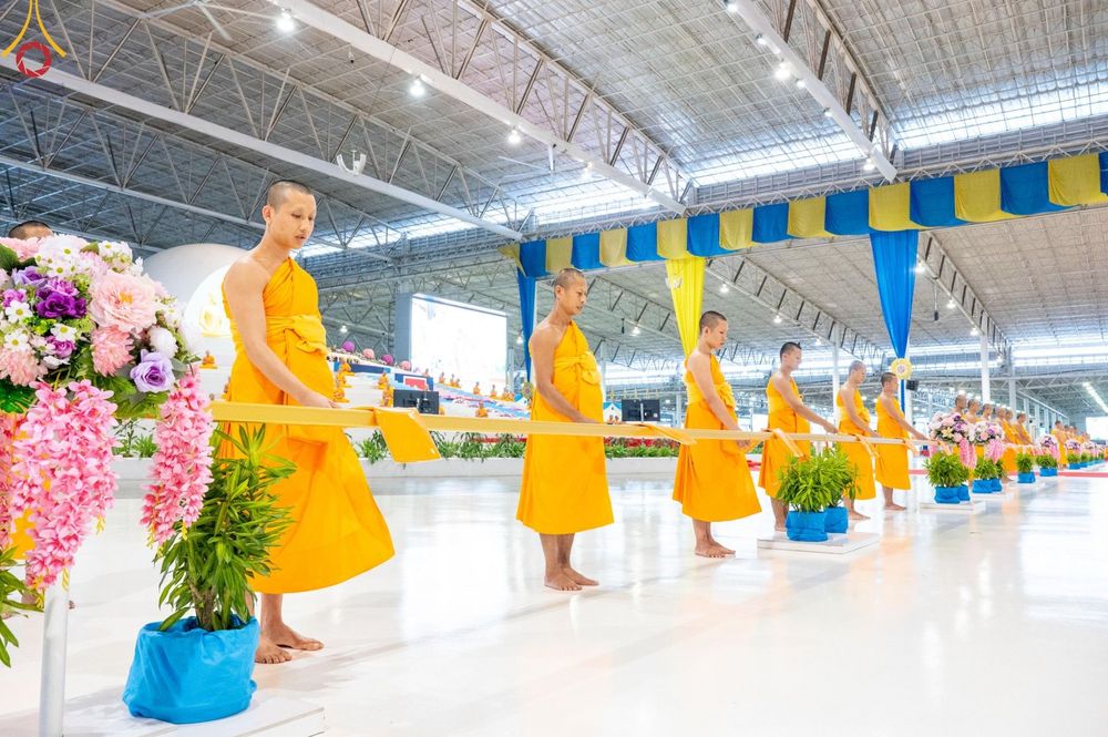 ภาพ No.160351:พิธีทอดผ้าป่าสมทบกฐินวัดพระธรรมกาย และสมทบกฐิน 30,000 วัดทั่วไทย ครั้งที่ 3 ณ สภาธรรมกายสากล วัดพระธรรมกาย วันพฤหัสบดีที่ 10 ตุลาคม พ.ศ. 2567