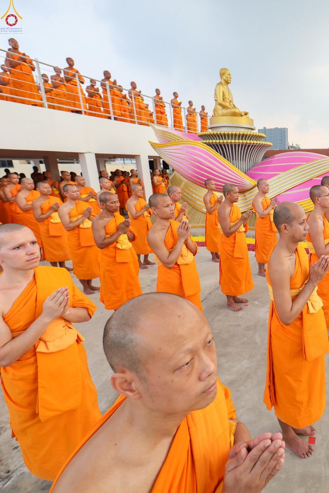 ภาพ No.300037:วันที่ 22 มกราคม พ.ศ.2569 พระธรรมยาตราปฏิบัติธรรม และถ่ายภาพหมู่ประวัติศาสตร์ ณ อาคารธรรมยาตรา กตัญญูบูชามหาปูชนียาจารย์  ตรงข้ามวัดปากน้ำภาษีเจริญ จ.กรุงเทพมหานคร ในโครงการธรรมยาตรา กตัญญูบูชา มหาปูชนียาจารย์ พระมงคลเทพมุนี(สด จนฺทสโร) พระผู้ปราบมาร อนุ