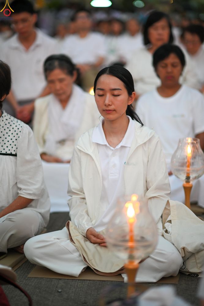 ภาพ No.297121:วันที่ 17 มกราคม พ.ศ. 2569 พิธีจุดประทีปถวายเป็นพุทธบูชา และบูชาธรรมมหาปูชนียาจารย์ (ภาพชุดที่ 2) ณ วัดโบสถ์บน ต.บางคูเวียง จ.นนทบุรี อนุสรณ์สถานลำดับที่ 4 สถานที่เกิดด้วยกายธรรม ในโครงการธรรมยาตรา กตัญญูบูชา มหาปูชนียาจารย์ พระมงคลเทพมุนี(สด จนฺทสโร) พร