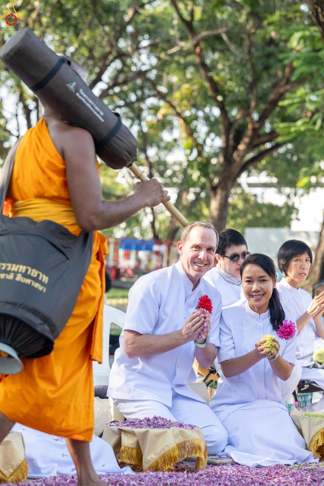 ภาพ No.305923:วันที่ 25 มกราคม พ.ศ. 2569 พิธีต้อนรับพระธรรมยาตรา วัดพระธรรมกาย(ภาพชุดที่ 4) ในโครงการธรรมยาตรา กตัญญูบูชา มหาปูชนียาจารย์ พระมงคลเทพมุนี(สด จนฺทสโร) พระผู้ปราบมาร อนุสรณ์สถาน 7 แห่ง ปีที่ 14