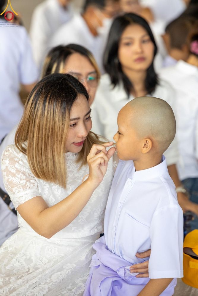 ภาพ No.133980:พิธีขอขมามอบผ้าไตร โครงการบรรพชาสามเณร ศูนย์อบรมวัดพระธรรมกาย ณ วัดพระธรรมกาย วันเสาร์ที่ 6 เมษายน พ.ศ. 2567