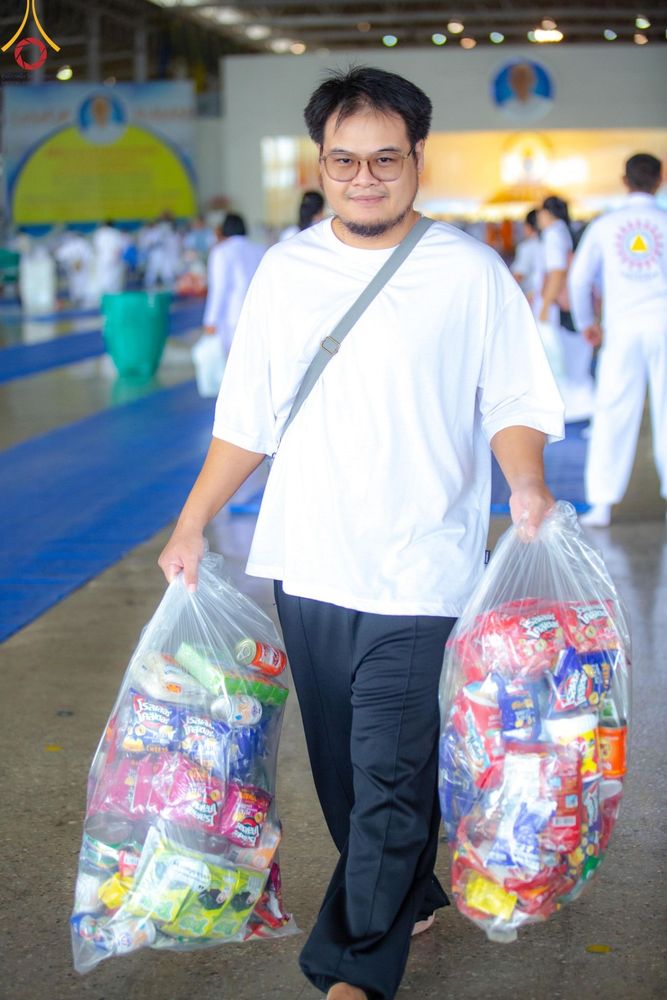 ภาพ No.137240:พิธีตักบาตร และปฏิบัติธรรม ในวันวิสาขบูชา วันพุธที่ 22 พฤษภาคม พ.ศ. 2567 ( วันพระขึ้น15 ค่ำ เดือน 6 ) ณ วัดพระธรรมกาย จ.ปทุมธานี