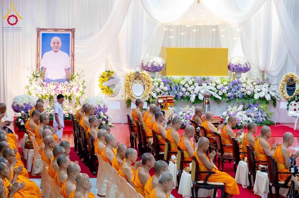 ภาพ No.315354:วันอังคารที่ 24 มีนาคม พ.ศ. 2569 พิธีบำเพ็ญกุศล คุณพ่อณรงค์ จินตมากุล  สิริอายุ 99 ปี 11 เดือน โยมบิดา พระครูปลัดรัตนวีรวัฒน์ (รังสฤษดิ์ อิทฺธิจินตโก) ที่ปรึกษาเจ้าคณะจังหวัดปทุมธานี เจ้าอาวาสวัดพระธรรมกาย  ณ ห้องปลูกศรัทธา 2 วัดพระธรรมกาย ปทุมธานี