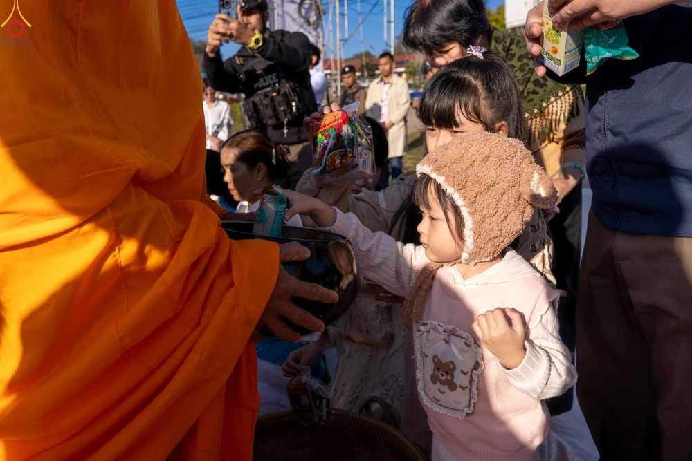 ภาพ No.281447:วันเสาร์ที่ 27 ธันวาคม พ.ศ.2568 พิธีตักบาตรพระ ๑,๐๐๐ รูป   เพื่อความเป็นสิริมงคลแก่ชีวิตและแผ่นดินไทย  มหากุศลครั้งยิ่งใหญ่แห่งปี ส่งท้ายปีเก่า ต้อนรับปีใหม่  ณ ถนนหน้าที่ว่าการอำเภอภูเรือ จังหวัดเลย