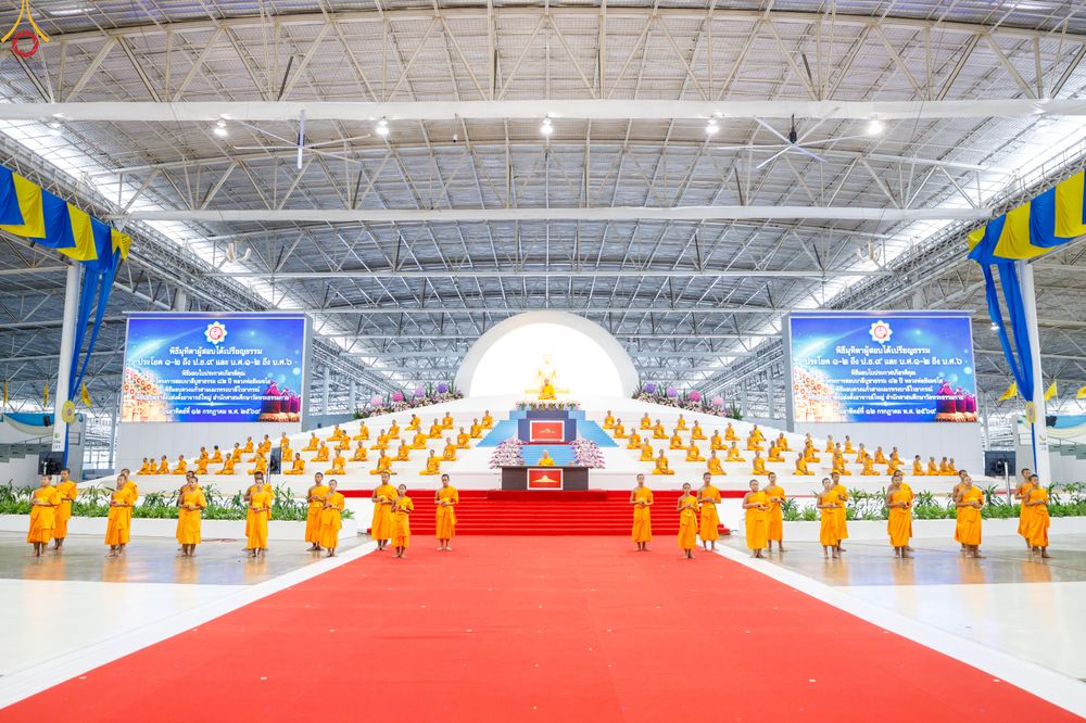 ภาพ No.339064:วันอาทิตย์ที่ 12 กรกฎาคม พ.ศ.2569 พิธีมุทิตาผู้สอบได้เปรียญธรรม ประโยค 1-2 ถึง ป.ธ.9 และ บ.ศ.1-2 ถึง บ.ศ.6 สำนักศาสนศึกษาวัดพระธรรมกาย ประจำปี 2569, พิธีมอบตราตั้งแต่งตั้งอาจารย์ใหญ่ สำนักศาสนศึกษาวัดพระธรรมกาย