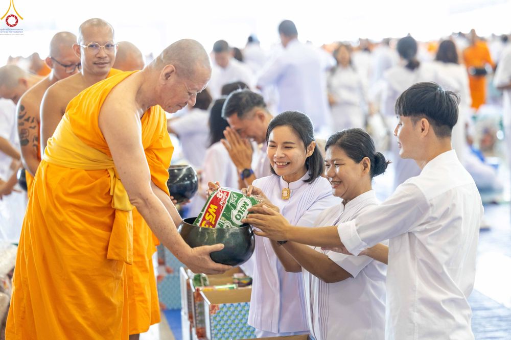ภาพ No.345444:วันพฤหัสบดีที่ 27 สิงหาคม พ.ศ.2569 พิธีตักบาตรในวันธรรมชัย ณ สภาธรรมกายสากล วัดพระธรรมกาย ปทุมธานี